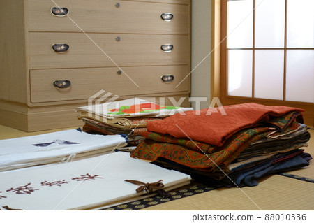 Kimono dance and kimono 88010336