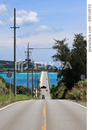 Okinawa Nakijin Kouri Ohashi and Kouri Island 88010650