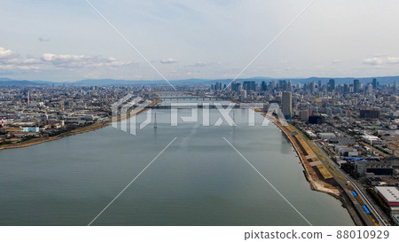 Aerial view of the scenery around the mouth of the Yodo River in Konohana-ku, Osaka with a drone Aerial view of the scenery around the mouth of the Yodo River in Konohana-ku, Osaka with a drone 88010929