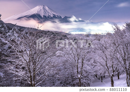 《Yamanashi Prefecture》 Mt. Fuji in winter, 20 songs of snowfall 《Yamanashi Prefecture》 Mt. Fuji in winter, 20 songs of snowfall 88011110