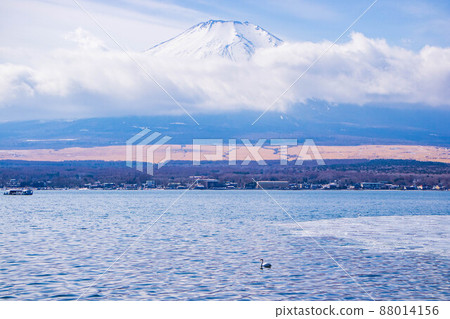 World Heritage Mt. Fuji and Frozen Lake Yamanaka (Fuji Five Lakes) Nagaike Water Park World Heritage Mt. Fuji and Frozen Lake Yamanaka (Fuji Five Lakes) Nagaike Water Park 88014156