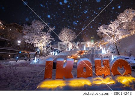 雪中的伊香保溫泉石團街燈飾 雪中的伊香保溫泉石團街燈飾 88014248