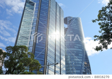 兩座摩天大樓（愛知縣名古屋市名古屋螺旋塔名古屋三井大廈北樓） 88016270
