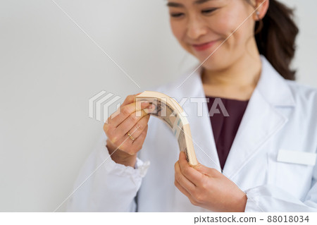 Doctor and money 88018034