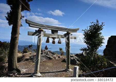 供奉在天草群島最高峰的倉岡神社鳥居 供奉在天草群島最高峰的倉岡神社鳥居 88018472