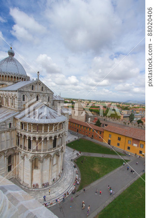 Piazza del Duomo 建築物在比薩意大利-比薩) Piazza del Duomo 建築物在比薩意大利-比薩) 88020406