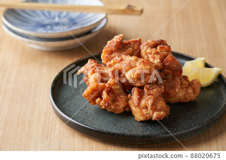Fried chicken served on a plate 88020675