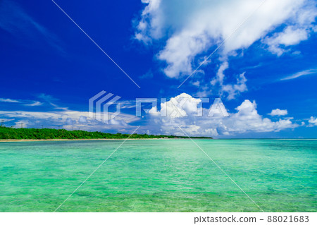 Beautiful sea and sky Taketomi Island, Okinawa Prefecture 88021683
