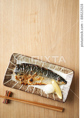 Grilled mackerel with salt 88022028