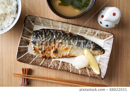 與鹽的烤鯖魚 88022031