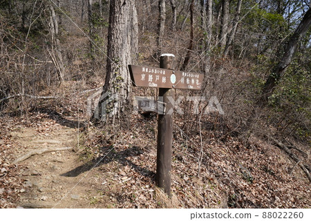 從唐佐山神社到諏訪岳的低山徒步路線 攀登諏訪岳並分支到村日神社 從唐佐山神社到諏訪岳的低山徒步路線 攀登諏訪岳並分支到村日神社 88022260