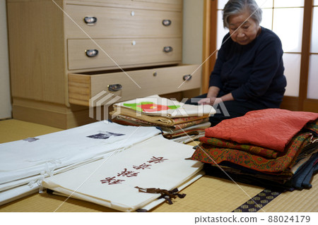 Elderly woman organizing kimono dance Elderly woman organizing kimono dance 88024179