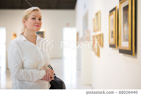 Closeup on mature female visiting museum 88026440