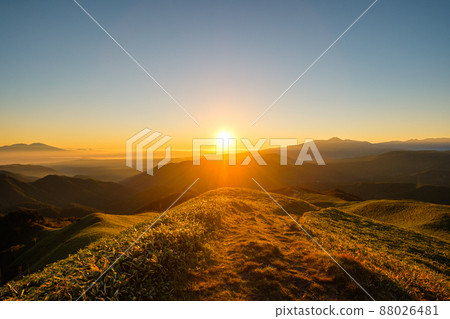 Shinshu Venus Line, the dawn of Mt. Miune 88026481