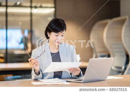 商界女中女辦公室拍攝合作：WEEK柴大門（Sun Frontier Fudosan） 88027810