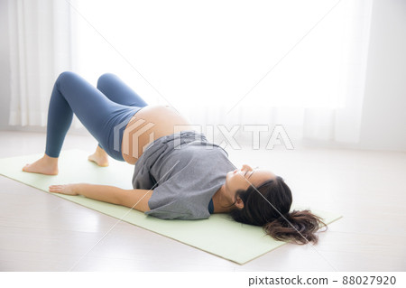 Maternity yoga image pregnant women 88027920
