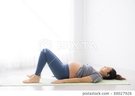 Maternity yoga image pregnant women Maternity yoga image pregnant women 88027926