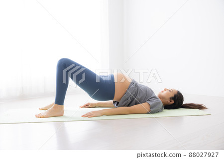 Maternity yoga image pregnant women Maternity yoga image pregnant women 88027927