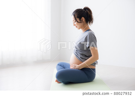 Maternity yoga image pregnant women 88027932