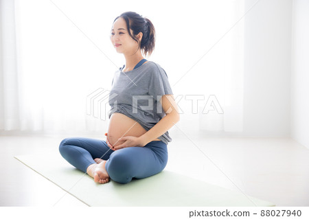 Maternity yoga image pregnant women 88027940