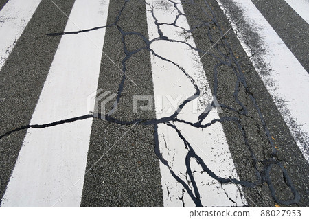 破裂的行人過路處 破裂的行人過路處 88027953