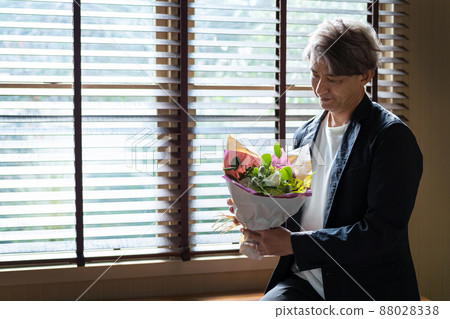 Middle man with a bouquet Middle man with a bouquet 88028338