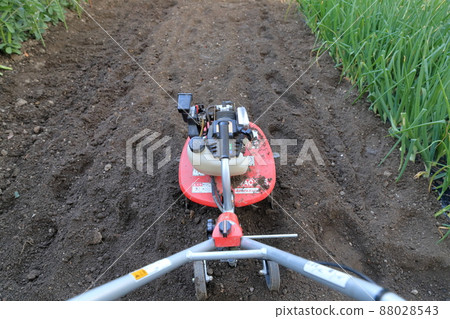 Agricultural tools for cultivating fields (engine-powered cultivator) 88028543