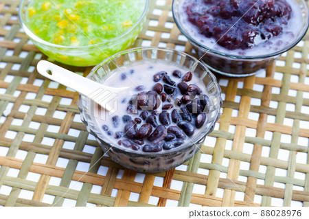 Black bean in sweet coconut milk Black bean in sweet coconut milk 88028976
