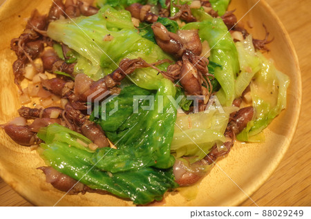 Stir-fried spring cabbage and firefly squid with garlic Stir-fried spring cabbage and firefly squid with garlic 88029249