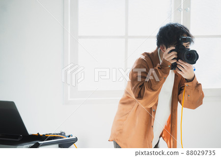 Photographer shooting 88029735