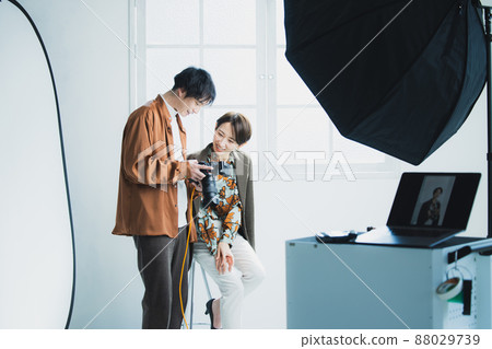 Photographer shooting 88029739