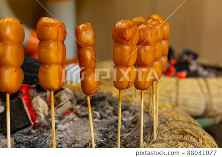 [日本] 東京高尾山登山口售賣的炭燒御手洗餃子 88031077