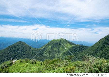 Scenery where you can see the mountains of Sanbesan, Kosanbesan, and Osanbesan, Oda City, Shimane Prefecture 88031850