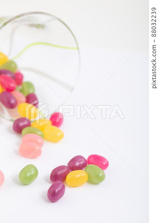 Gummies popping out of the glass Gummies popping out of the glass 88032239