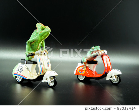 變色龍和青蛙騎自行車 88032414