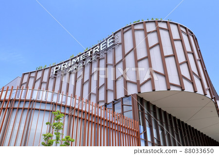 Large Shopping Mall 88033650