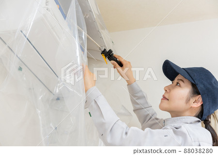 A woman cleaning the air conditioner in a Western-style room A woman cleaning the air conditioner in a Western-style room 88038280