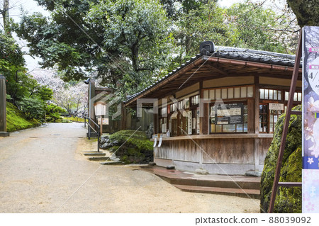 Spring Kanazawa Kenrokuen entrance Spring Kanazawa Kenrokuen entrance 88039092