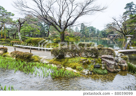 Spring Kanazawa Kenrokuen Kasumigaike Spring Kanazawa Kenrokuen Kasumigaike 88039099