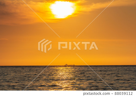 Noto Summer sunset over the Sea of Japan Noto Summer sunset over the Sea of Japan 88039112