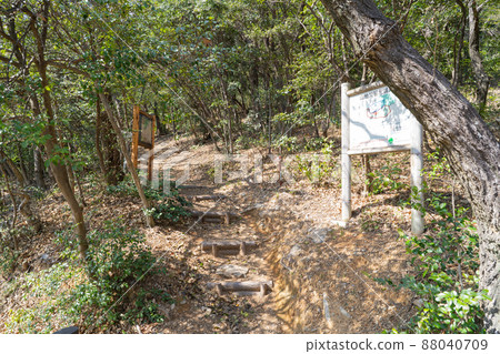 二川站旁的座談山登山口（愛知縣豐橋市） 88040709