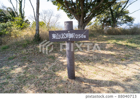 The summit of Higashiyama (Matsumei Pass) (Toyohashi City, Aichi Prefecture) 88040713