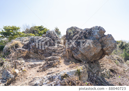 Rocks on the mountain trail to Higashiyama (Matsumei Pass) (Toyohashi City, Aichi Prefecture) Rocks on the mountain trail to Higashiyama (Matsumei Pass) (Toyohashi City, Aichi Prefecture) 88040723