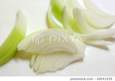 Onion comb-cut raw cooking image 88041836