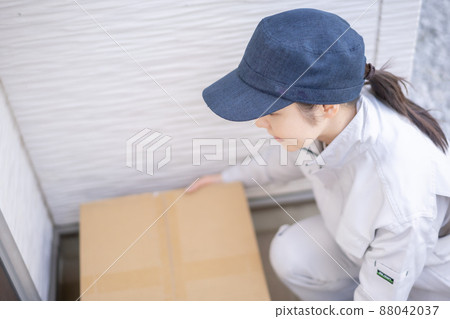 Female staff in the transportation industry Female staff in the transportation industry 88042037