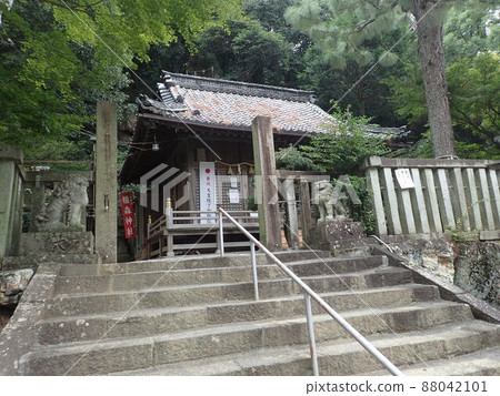 Kashimori Shrine, located in Wakamiya-cho, Gifu City, Gifu Prefecture, is also famous for Oda Nobunaga's Rakuichi Rakuza. 88042101