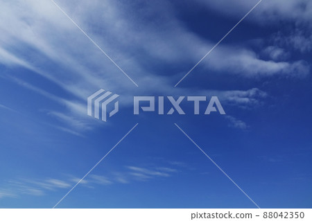 Exhilarating winter blue sky and upper clouds ・ 220212pm 88042350