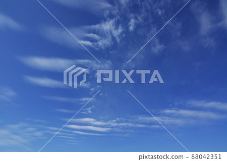 Exhilarating winter blue sky and upper clouds ・ 220212pm 88042351