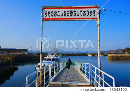 Regular pier at Motoura Port, the center of the island 2 Manabe Island, Kasaoka City, Okayama Prefecture Regular pier at Motoura Port, the center of the island 2 Manabe Island, Kasaoka City, Okayama Prefecture 88043100