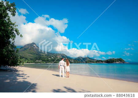 Romantic couple on the paradise tropical beaches of Seychelles Romantic couple on the paradise tropical beaches of Seychelles 88043618